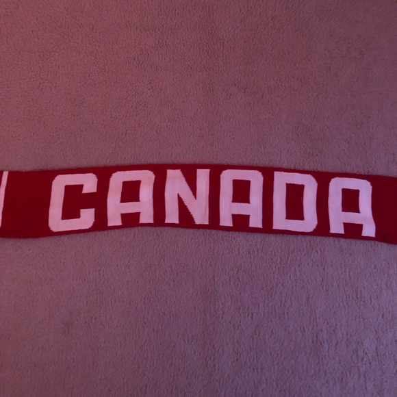 Canadian Olympic Scarf - Picture 3 of 4